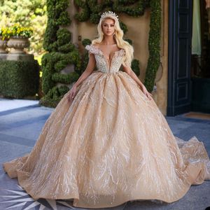 Alonlivn Classic V-ringsekvensinerad spets brudklänning Beading Pearls Ball Gown Wedding Dresses