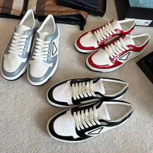 Prades skor designer bästa kvalitet rabatt 10a casual skor lyx i centrum läder sneakers skor triangel platt botten män kvinnor skateboard svart grön snäckhet