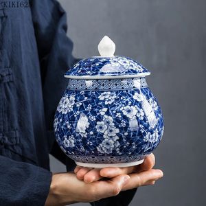 Vaso da tè in porcellana bianca e blu in stile cinese, contenitore per caramelle per la casa, barattolo di stoccaggio sigillato, barattolo di stoccaggio in ceramica artistica, decorazione per la casa 240119