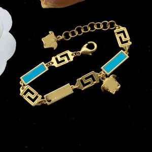 Desginer vercaces smycken Nya fansijia skönhetshuvudbrevarmband tillverkat av mässingsmaterial högklassigt enkelt och mångsidigt armband