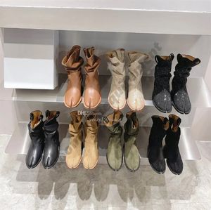 여자 Tabi Western Cowboy Boots 디자이너 가을과 겨울 스타일 송아지 가죽 가죽 하이 머서 리드 스웨이 패션 가죽 스파이크 부츠 크기 35-40