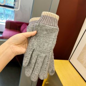 Fashion Knit Solid Color Gloves Designers For Men Womens Touch Screen Glove Winter Luxury Smartphone Five Finger Mittens