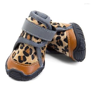 Hundkläder Fleece fodrade husdjurskor Autumn Winter Leopard Print Breattable Antiskid Diving Fabric Reflection Dogs Boots 4st Suit