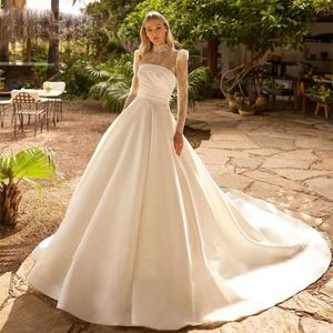 Graciös spetshals en linje bröllopsklänningar långärmad Ruched Satin Wedding Gown Court Train Church Bridal Dress