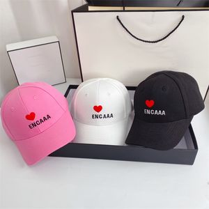 Masowa marka miłosna haftowana czapka baseballowa klasyczna designerka kobiet mężczyzn czapki piłki wszechstronne proste pary hat trend litery BB Sun Hats unisex