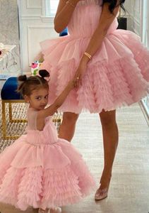 Розовые многоярусные платья до колена для мамы и дочки. Пышные платья для девочек с цветочным узором на свадьбу. Детское праздничное платье для первого причастия7090543.