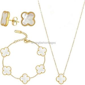 Designers jewelry clover Four Leaf Grass Necklace Bracelet Earrings Three Piece Set Versatile Jewelry Set Five Flower Bracelet Collar Chain Earrings