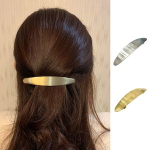 Hair clip is simple fashionable and atmospheric the hair clip has a curved smooth surface electroplated and brushed ponytail