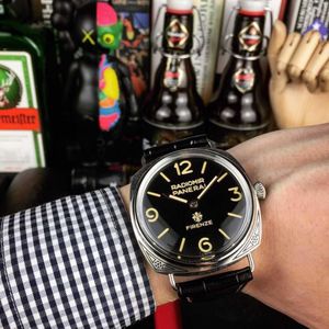 Designer-Armbanduhr für Herren, mechanische Uhr, Automatikwerk, Saphirspiegel, Größe 44 mm, Rindsleder-Armband