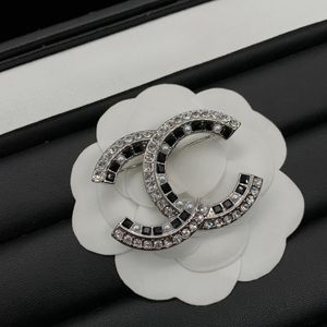 Nuovo piccolo incenso vento trapano completo diamante bianco e nero scintillante spilla di perle incenso acqua domestica cuciture con diamanti ornamenti sul petto in argento