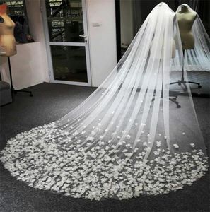 Vendita di lusso immagine reale veli da sposa fatto a mano fiore lungo velo di pizzo applique cristalli uno strato cattedrale lunghezza economico B6578677