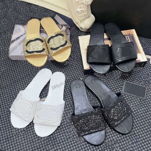 2024 Designer slippers leather sandals anti slip herringbone slippers luxury brand diamond checkered beach flat shoes Style Slides