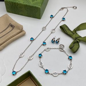 Kedjehalsband g hängsmycken smycken tillbehör designer kvinnors safir titanium stål charm safir hängande gåvor ifts