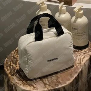 Borsa per il trucco di grande capacità Borsa per il trucco da donna Designer con pochette Custodia per cosmetici Cerniera Borse da toilette bianche nere Designer Luxurys Make Up Pouch Washbag