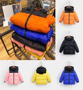Çocuklar Tasarımcı Down Coat Kış Kış Puffer Parka Ceket Erkek Kız Bebek Dış Palto Kapşonlu Ceket Rozeti ile Kalın Sıcak Out Giyim Ceketleri Ch6369293