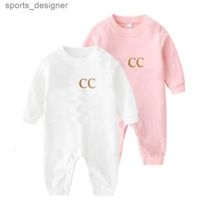 新しい2024Summeファッションレター男の子の服ホワイトピンクの緑の長袖ブランド新生児女の子ロンパー0-3ヶ月