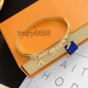 Designer Bangles Bangle Luxury Charm Bracelets Women Pendant Letter Jewelry 18k Gold Plated Stainless Steel Wristband Cuff Fashion Accessories ITRN