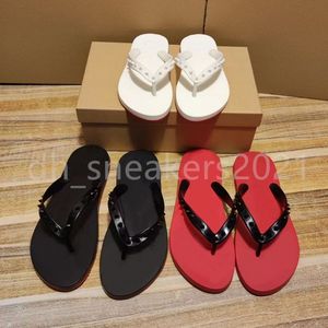 Designer Slippers Flip Flops Men Women Rivets Slides Summer Sandals Fashion Beach Indoor Flat Leather Shoes Couple Slippers Large size 35-46