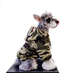 디자이너 개 옷 겨울 개 의류 세련된 카모 도그 까마귀 고요 입강 개 코트 추운 날씨 부드러운 따뜻한 양털 애완 동물 재킷 XXL A929