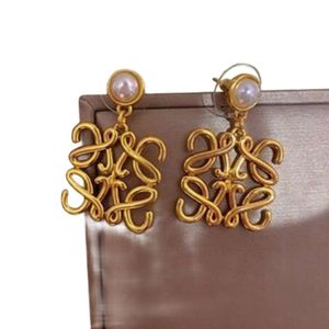 Loews Earrings Designer الأصلي جودة الأزياء الفاخرة النساء الهندسة الملخصة لؤلؤة High Assible أقراط مربعة Hollow French Cold Wind