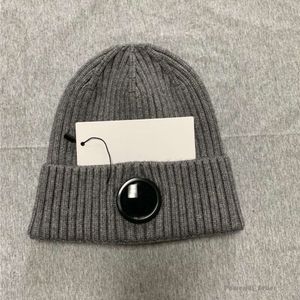 CP HAT DESIGNER Två linsglasögonglasögon Beanies Men CP Stickade hattar Skull Caps Outdoor Women CP Comapny Hat Oundviklig Beanie Black Grey Bonnet 7675