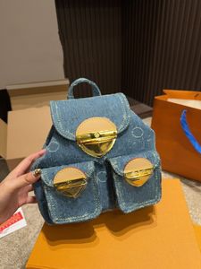 24SS女性の豪華なハンドバッグデザイナーデニムバックパックレディースハンドバッグショルダーバッグブック財布高級屋外バックパックは20cmを傷つけることを恐れない