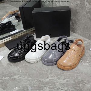 Kanalskor Paris mysig komforttrosa päls sandaler designer kvinnor skor c sammanlåsande kristall spänne quiltade slingback lägenheter läder mulor tofflor plysch glidbanor si