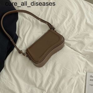 Luxurys designer kvinnor pu crossbody väskor 2024 Ny kors magnetisk spänne liten fyrkantig underarmsäck mode fast färg stor kapacitet messenger