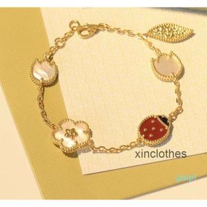 Designer van Clover smycken Fyra Leaf Clover Armband Cleef Cleef Armband 2024 Series Ladybug Fashion Charm Bangle Chain High Quality S925 Sterling Silver 18K ROS