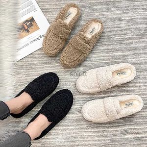 Home Shoes 2022 Frau Weiße Wolle Hausschuhe Plüsch Fell Schuhe Winter Mädchen Pantuflas Hause Designer Mules Baumwolle Loafer Femmes Lammwolle Rutschen YQ240122