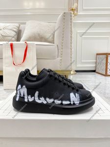 women men luxurys designers shoes all black white paris blue red velvet grey shock pink rainbow fashion office flat heels woman mcquenn sneakers trainers