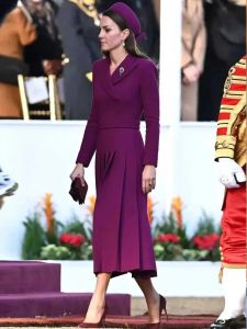 Kate Middleton Princess Runway Primavera Autunno Donna Nuovo abito midi a maniche lunghe vintage elegante viola da festa di alta qualità