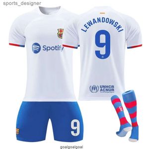 23-24 Barcelona Uzakta Oyun Numarası 9 Lewandowski numarası 8 Pedri Jersey Hızlı kurutma futbol forması set set'''g