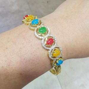 Braccialetti Nuovo Verde Rosso Arancione Blu Perline di giada ovali Taglio cavo intarsiato con strass Bracciale rigido 1 filo 7 