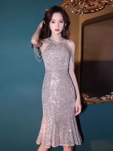 Luxury Sequin Silver Evening Dress 2023 Sparkly Pärled Short Prom Dress for Girl Halter Tassel Cocktail Graduation Formell Occed Party Gowns