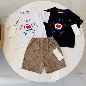 ベビーキッズTシャツショーツセットデザイナー幼児の男の子の女の子服セット夏の白い黒い茶色のズUtutuit青少年スポーツスーツH5p7＃