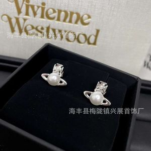 Viviennes Westwoods Silver Needle Pearl Kolczyki Earstuds Women's Light Luksusowe luksusowe popularne popularne wysokie kolczyki