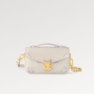 Explosion New Women's Metis East West M23940 Pochette Latte Bubble Tea Purple wytłaczona krwawa skórzana skóra Sygnatury S-Lock Close Hardware z pudełkiem