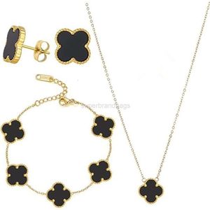 Fashion jewelry clover Four Leaf Grass Necklace Bracelet Earrings Three Piece Set Versatile Jewelry Set Five Flower Bracelet Collar Chain Earrings