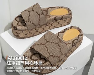 Luxury tofflor Slide Brand Designers Kvinnor Dam Hollow Platform Sandaler Kvinnors Slide Sandal med lnterlocking g Lovely Sunny Beach Woman Slippers G62