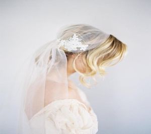 Två lager Juliet Cap Wedding Veil Applique Cut Edge Fingertip Längd Brudslöja med Cam Tulle 3548225888