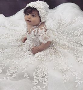 3D Flower Appliques Baby Dopinging Gowns Capped ärmar Dopet bär pärla formell spädbarnsklänning med motorhuven9160238