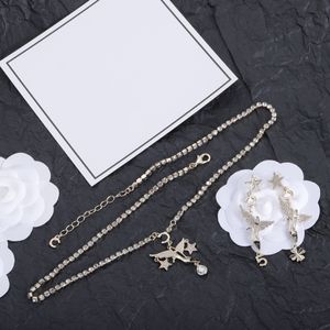 Set di gioielli Collana con orecchini di diamanti Collana con catena in oro Orecchini di design Collana con amante Orecchini con ciondoli Lettera per donna Regalo di nozze