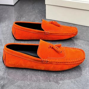 Замшевая обувь, мужские мокасины, модные оранжевые лоферы для мужчин, туфли без шнуровки на плоской подошве, броги, повседневные топсайдеры, мужские большие размеры 48 240118