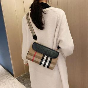 Fashiona Crossbody 디자이너 가방 줄무늬 대비 캐주얼 여성 어깨 대각선 가방 다목적 여성 고급 지갑 핸드백 7954