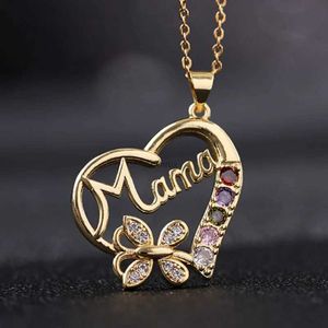 Anhänger Halsketten Europäische und amerikanische Liebe Schmetterling Alphabet MAMA Anhänger Halskette für Frauen Persönlichkeit Liebe Farbe Zirkon Muttertag Schmuck