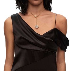 Loews halsband designer lyx mode kvinnor topptillbehör franska geometriska ihåliga diamant snidade fyrkantiga halsband avancerad sense ot tröja kedja