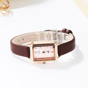 Kvinnor Simple Fashion Retro Luxury Glitter Small Square Belt Quartz Watch Montre de Luxe Gifts A1