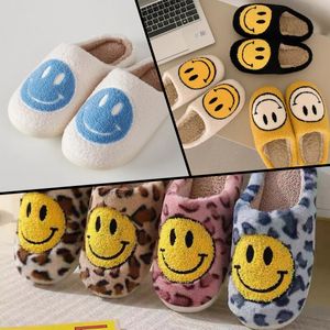 Nuovo stile Donna Sorriso Pantofole invernali Morbido peluche Scarpe in pelliccia sintetica Donna Soffice peloso Piatto Casa Coperta Coppia Faccina in cotone