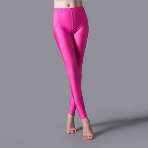 Calças ativas brilhantes casuais de cintura alta elástica yoga para mulheres vestindo calças justas de 9 pontos coloridas